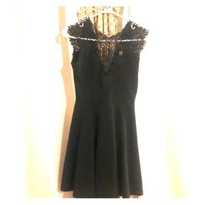 GORGEOUS short black cocktail 🍸dress with lace